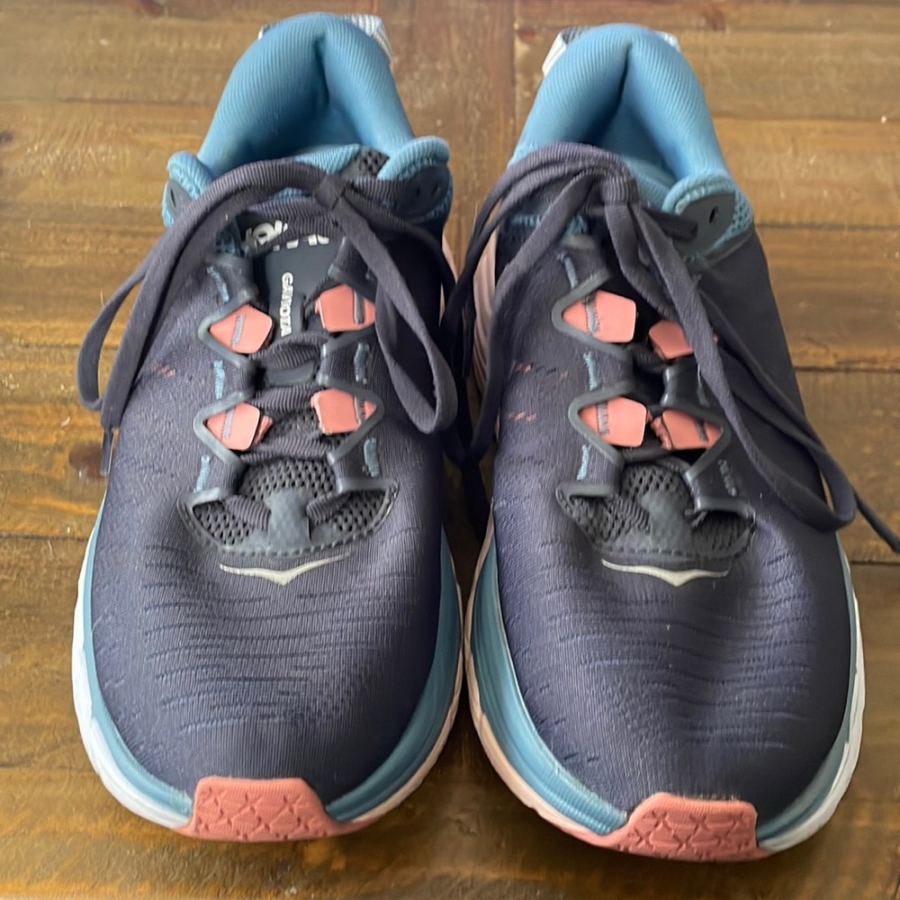 HOKA Gaviota 3. Size 8.5. Navy. Barely worn. Great running/workout shoes.